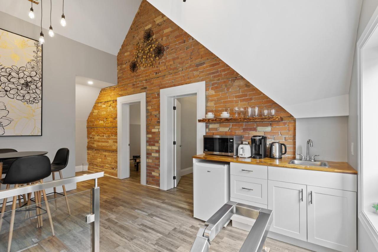 Entire 1 Bedroom Apartment Across From Google - Br5 キッチナー エクステリア 写真