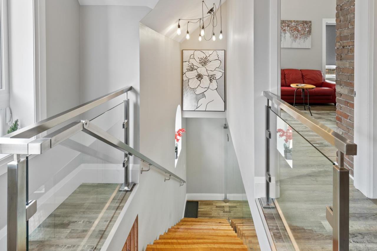 Entire 1 Bedroom Apartment Across From Google - Br5 キッチナー エクステリア 写真