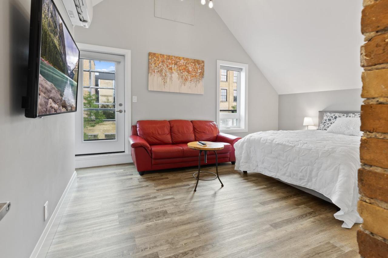Entire 1 Bedroom Apartment Across From Google - Br5 キッチナー エクステリア 写真