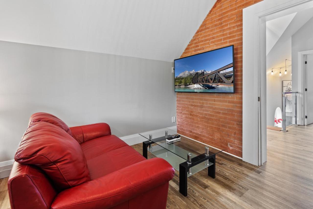 Entire 1 Bedroom Apartment Across From Google - Br5 キッチナー エクステリア 写真