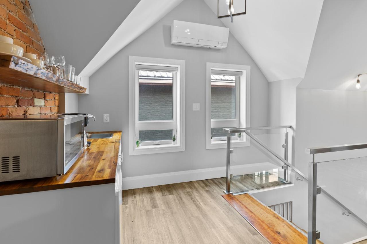 Entire 1 Bedroom Apartment Across From Google - Br5 キッチナー エクステリア 写真