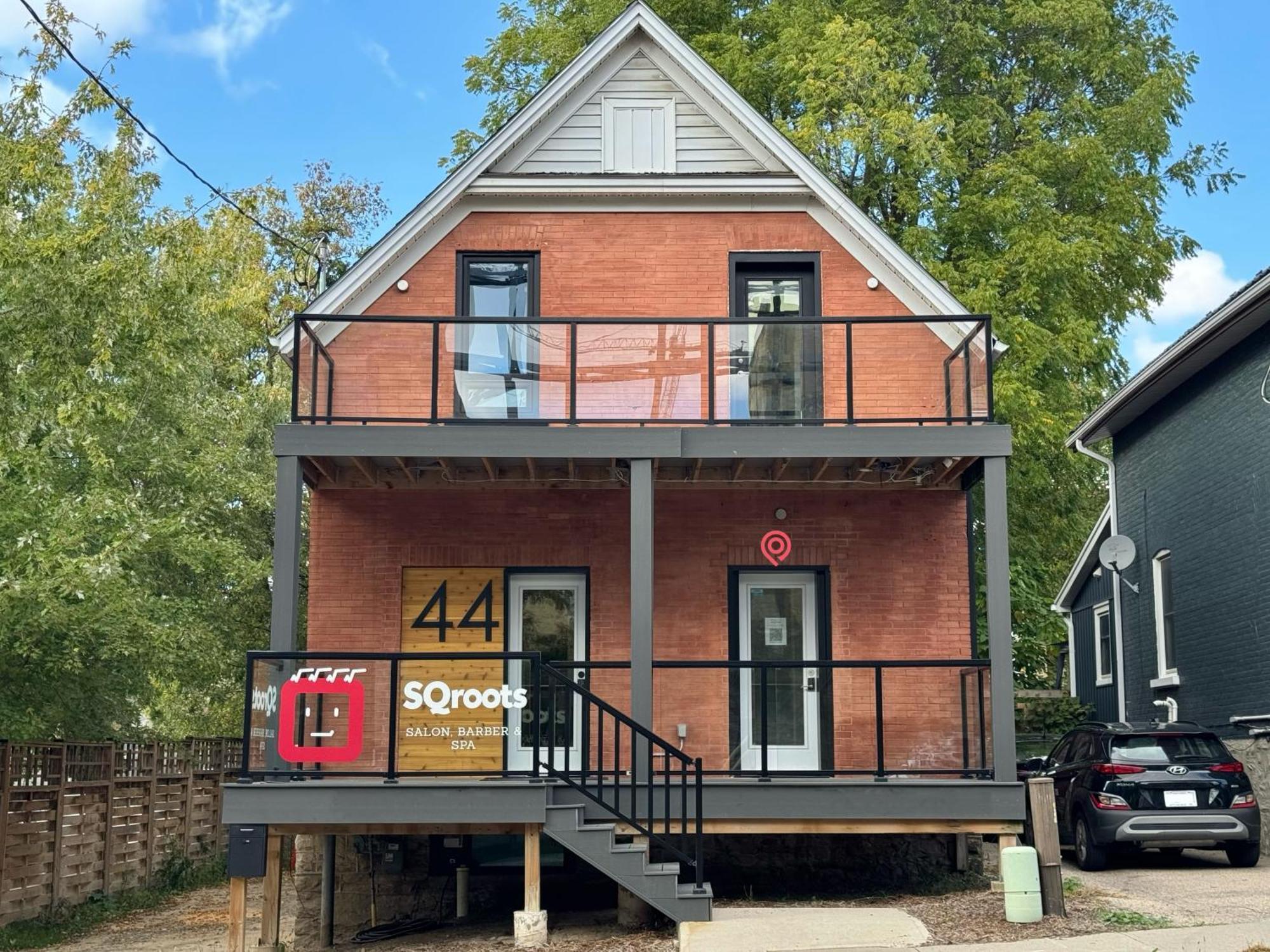 Entire 1 Bedroom Apartment Across From Google - Br5 キッチナー エクステリア 写真