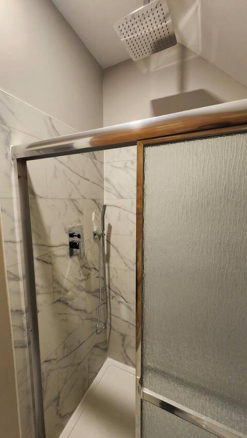 Entire 1 Bedroom Apartment Across From Google - Br5 キッチナー エクステリア 写真